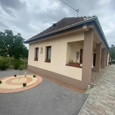 Eperke Vendeghaz- Apartment